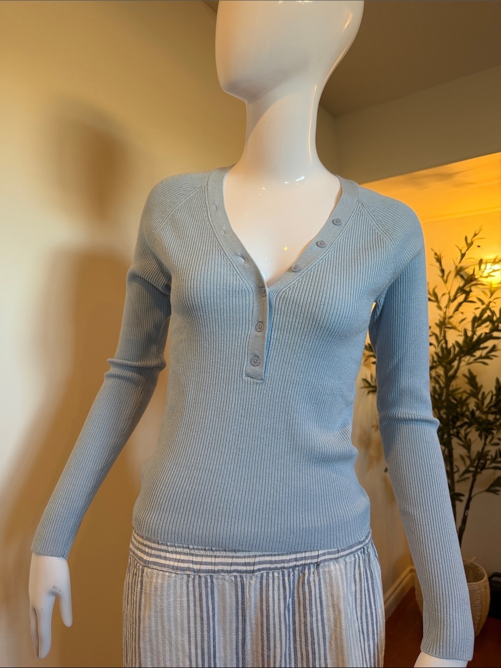 NWT ICÔNE Simons Blue Ribbed Henley Sweater Top S